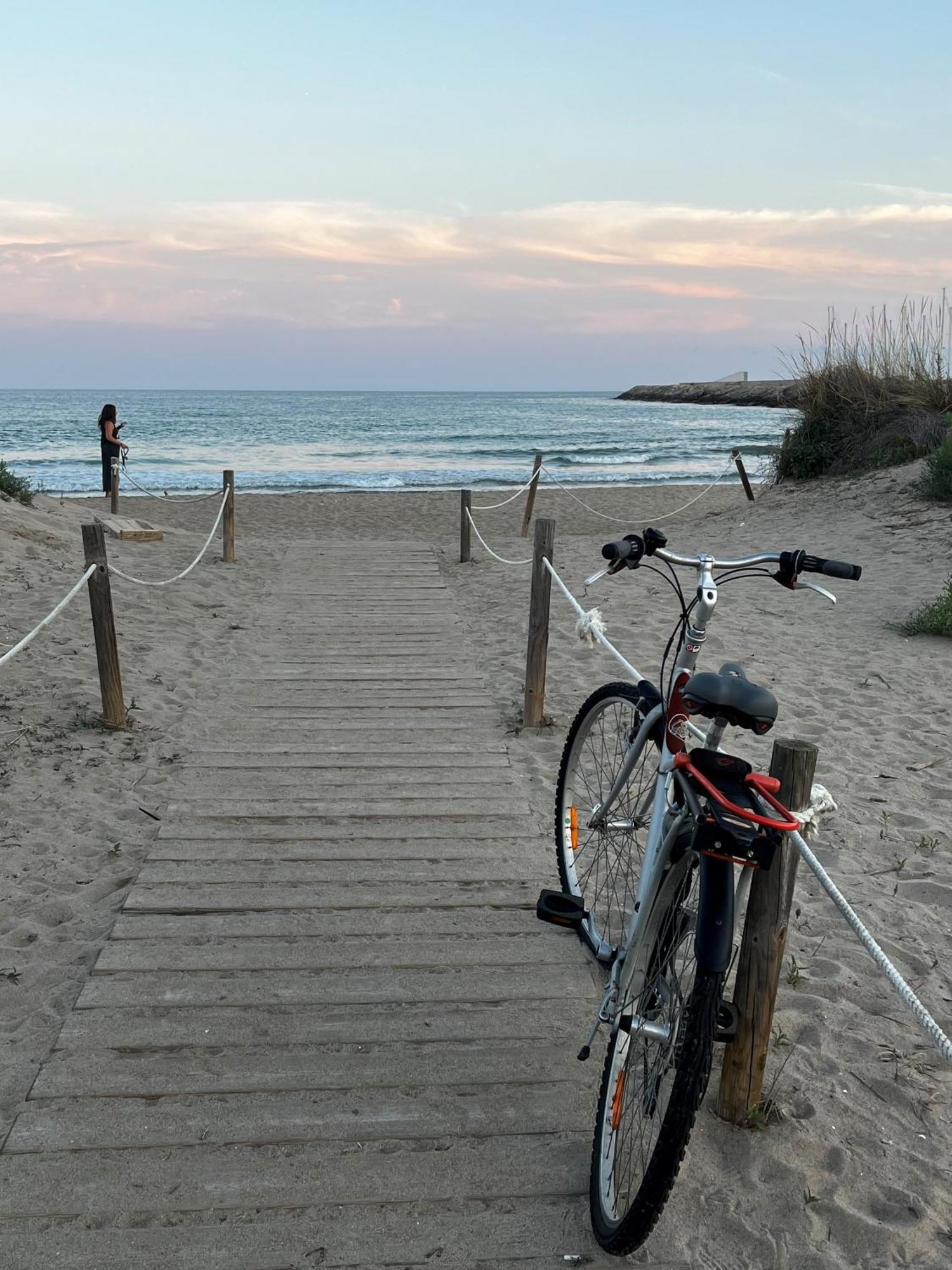 Acogedor Y Amplio Apartamento Familiar A Pie De Playa Calafell Exteriör bild