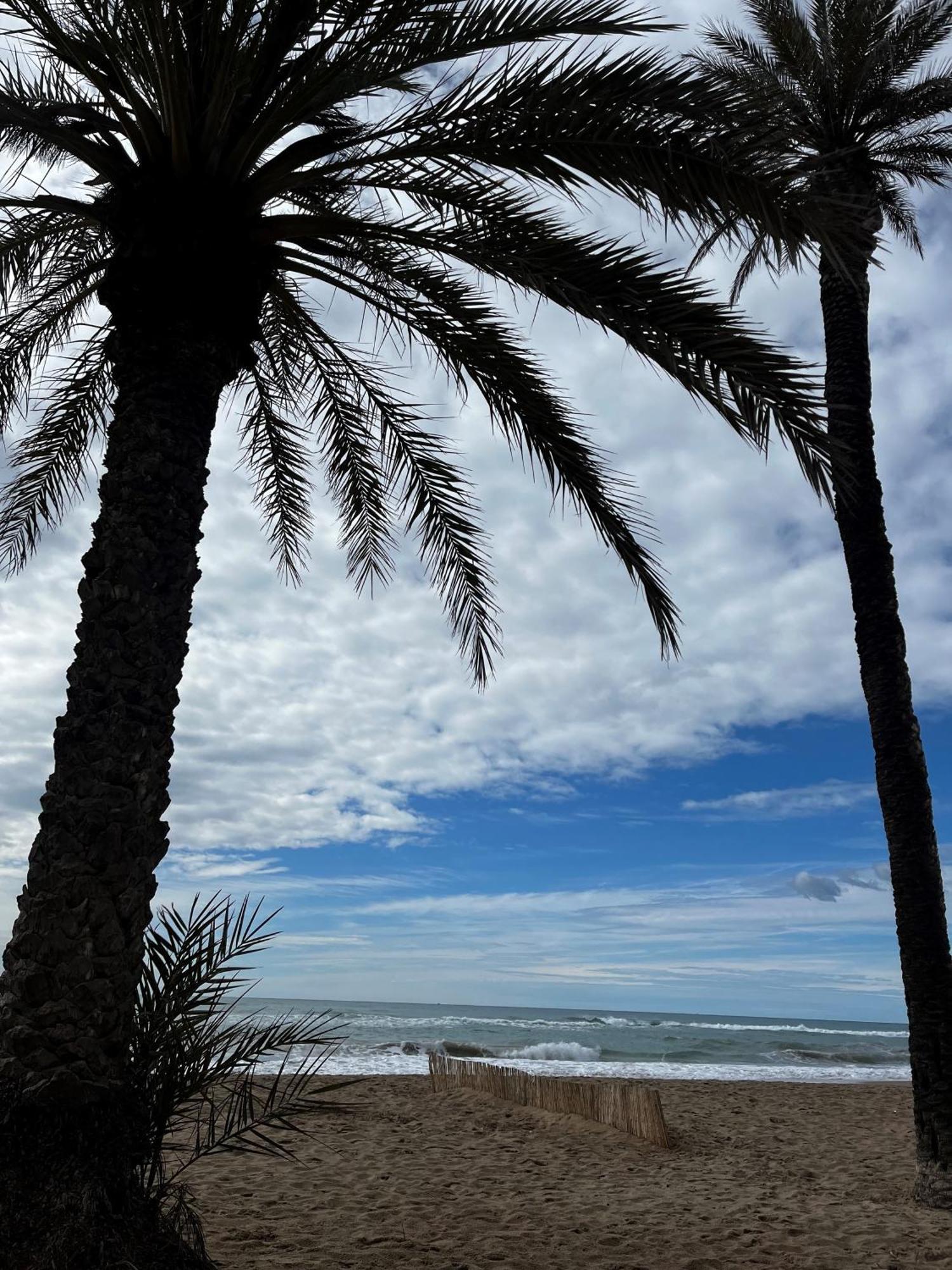 Acogedor Y Amplio Apartamento Familiar A Pie De Playa Calafell Exteriör bild