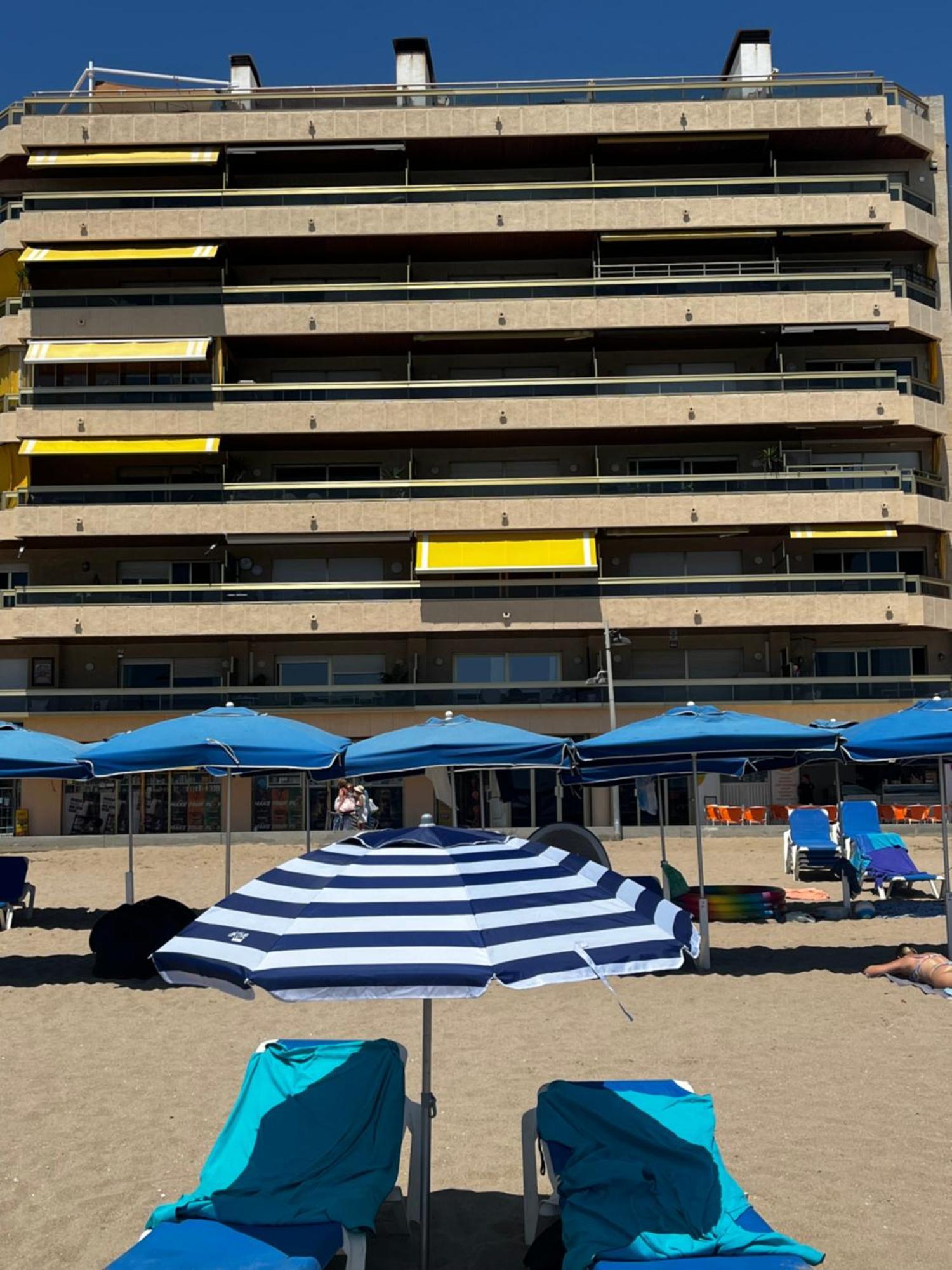 Acogedor Y Amplio Apartamento Familiar A Pie De Playa Calafell Exteriör bild
